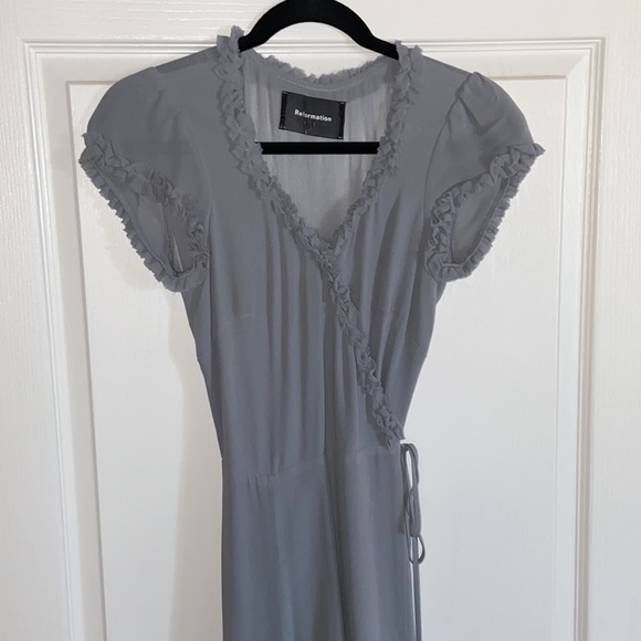 SOLD Reformation Gwyneth Gwenyth Wrap Slit Dress Plunging Ruffle Neckline Gray - Picture 8 of 15